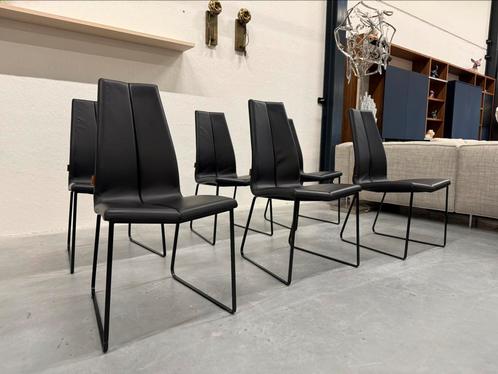 6 als nieuw Montis Ivy Eetkamerstoelen zwart leer Design, Huis en Inrichting, Stoelen, Zo goed als nieuw, Vijf, Zes of meer stoelen
