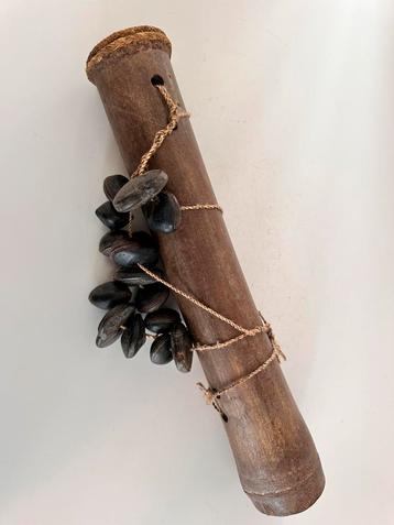 Antieke Kuba handdrum met noten collectie Antropoloog 1930 beschikbaar voor biedingen