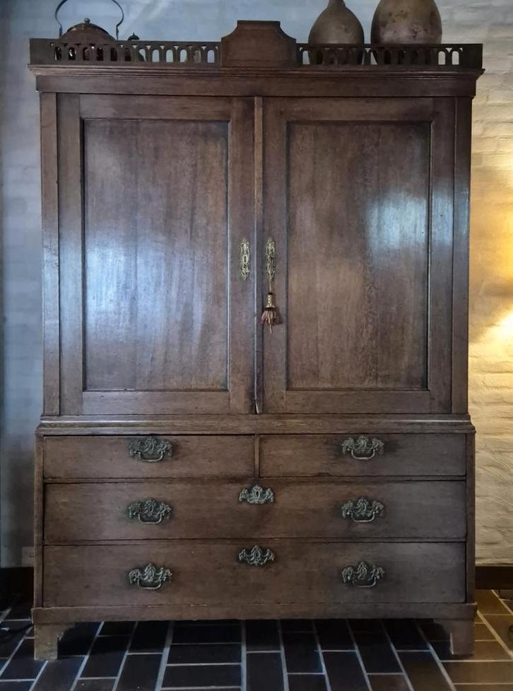 Antieke eiken linnenkast / kabinet, Antiek en Kunst, Antiek | Meubels | Kasten, Ophalen of Verzenden