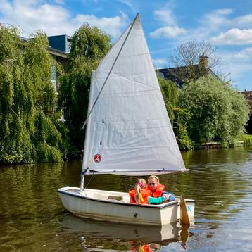 Zeilbootje (meerdere) Optimist met nieuw zeil beschikbaar voor biedingen