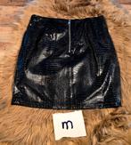 Slangenprint lederlook rokje maat m, Kleding | Dames, Rokken, Maat 38/40 (M), Verzenden, Zwart, Nieuw