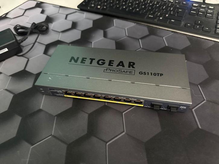 NetGear ProSafe GS110TP POE Gigabit Switch, Computers en Software, Netwerk switches, Gebruikt, Ophalen of Verzenden