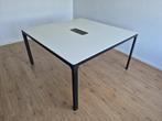 Groot bureau 140x140 wit met zw stalen frame, Huis en Inrichting, Bureaus, Ophalen, Zo goed als nieuw