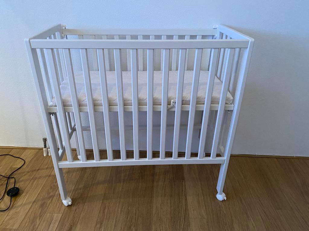 Mooi wit baby wiegje, Ophalen of Verzenden, Zo goed als nieuw, Wieg