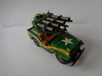 Oude blikken Kone Army Jeep met Rakket Installatie, Japan  beschikbaar voor biedingen