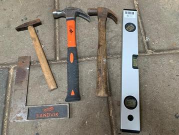 Hamer. 3 stuks. + waterpas (40 cm) + blokhaak (sandvik) beschikbaar voor biedingen