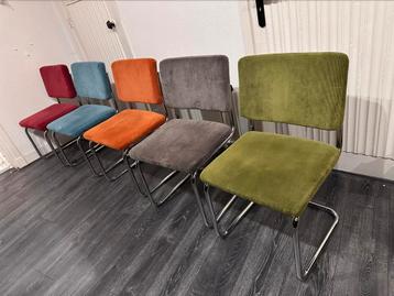 Stijlvolle set van 5 retro stoelen – ribstof beschikbaar voor biedingen