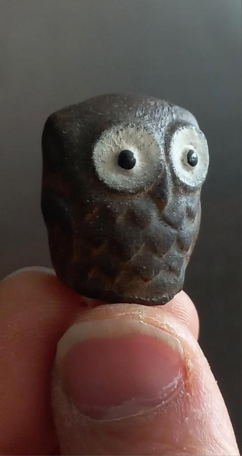 Oud steen miniatuur beeldje uil 2.8x2.5 cm, Antiek en Kunst, Kunst | Beelden en Houtsnijwerken, Ophalen of Verzenden