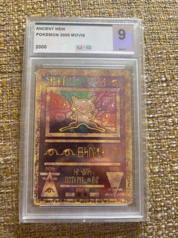 Ancient Mew - Pokémon 2000 Movie Promo - UCG 9 Mint, Hobby en Vrije tijd, Verzamelkaartspellen | Pokémon, Zo goed als nieuw, Losse kaart