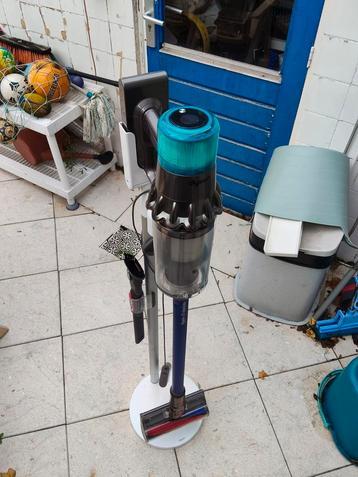 DYSON V11 MET STANDAARD EN ACCESSOIRES (REFURBISHED) beschikbaar voor biedingen