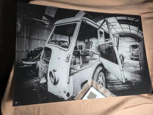 Foto op dik plexiglas - Oude vrachtwagen - 105x70cm, Huis en Inrichting, Woonaccessoires | Schilderijen, Tekeningen en Foto's