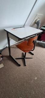 Vintage kinderbureau en stoel, Doe-het-zelf en Verbouw, Tekentafels, Ophalen, Gebruikt, Minder dan 130 cm