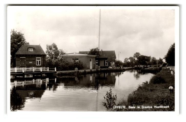Uffelte, Sluis in Drentse Hoofdvaart, Verzamelen, Ansichtkaarten | Nederland, Gelopen, Drenthe, 1960 tot 1980, Verzenden