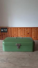 EMAILLE RESEDA GROENE BROODTROMMEL MET GOUDEN BIES., Antiek en Kunst, Ophalen of Verzenden