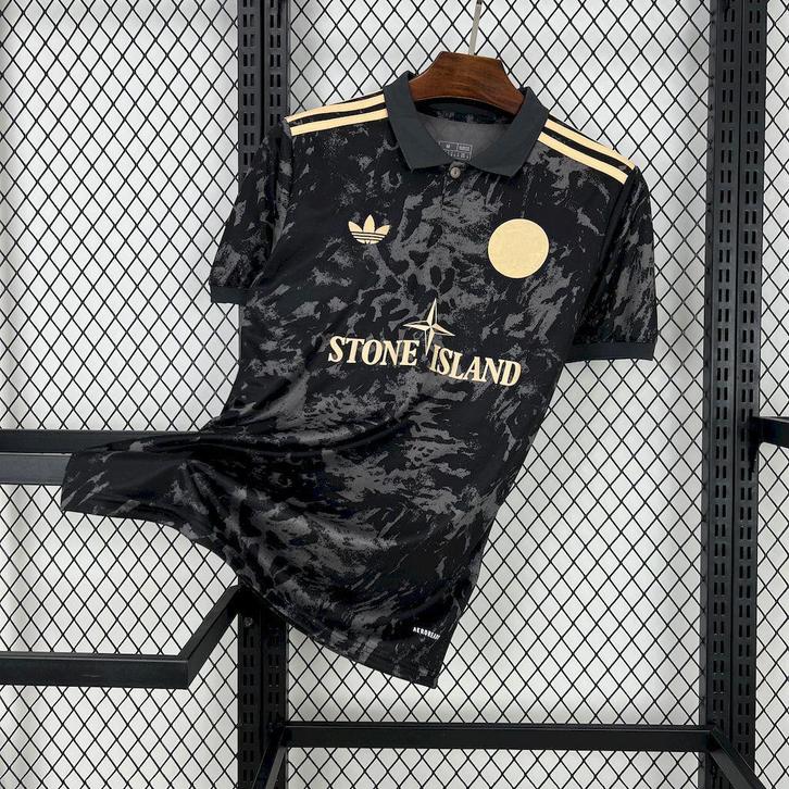 Ajax stone island tenue alle maten beschikbaar, Sport en Fitness, Voetbal, Zo goed als nieuw, Shirt, Verzenden