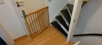 Twee verstelbare traphekjes 75-120cm beschikbaar voor biedingen