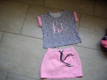 shirtje + rokje+ schoentjes €3 beschikbaar voor biedingen