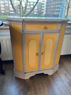 Vintage kastje – geel/wit – met lade en deuren, Antiek en Kunst, Antiek | Meubels | Kasten, Ophalen of Verzenden