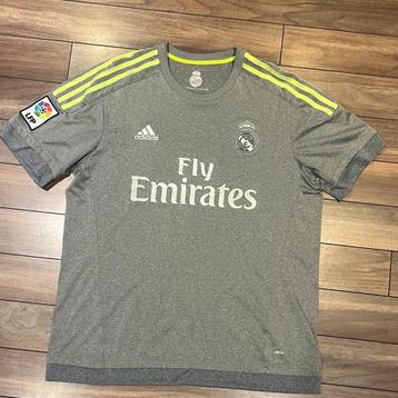 Adidas sportshirt beschikbaar voor biedingen