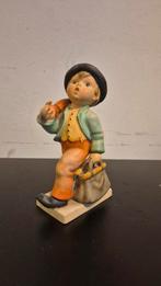 Goebel Hummel beeld – De Wandelaar – jongen met tas, Verzamelen, Beelden en Beeldjes, Ophalen of Verzenden, Zo goed als nieuw