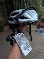 KED fietshelm met geïntegreerd vizier. Maat: L, Fietsen en Brommers, Fietsaccessoires | Fietshelmen, Ophalen of Verzenden, Nieuw