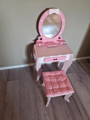 Make-uptafel + krukje voor kinderen beschikbaar voor biedingen