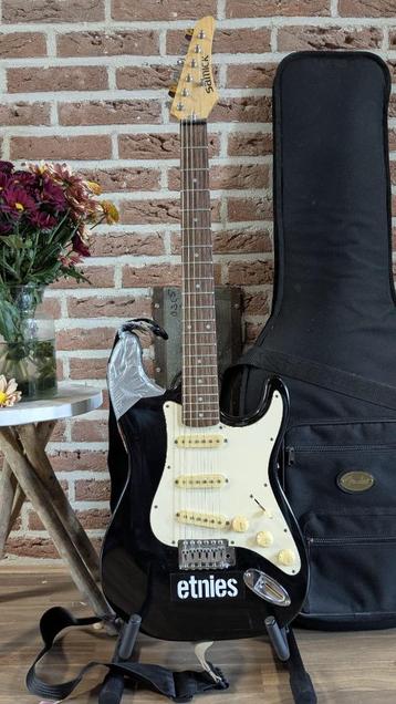 Opknappen/ Onderdelen Elec Gitaar Samick beschikbaar voor biedingen