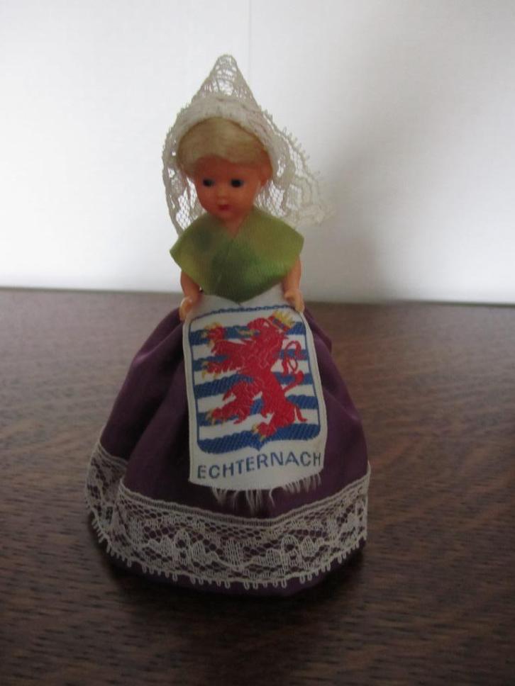 klederdrachtpoppetje Echternach, Verzamelen, Poppen, Gebruikt, Pop, Ophalen of Verzenden