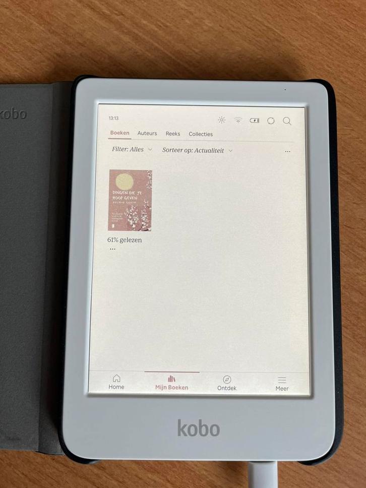 Kobo e-reader nieuw incl. book case, Computers en Software, E-readers, Nieuw, 6 inch of minder, 16 GB of meer, Touchscreen, Waterbestendig