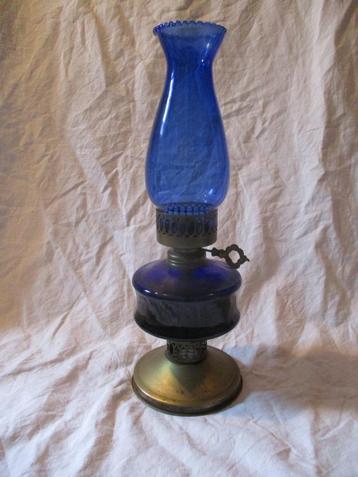 petroleumlamp, blauw glas