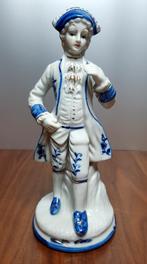 Vintage porselein beeldje met een mannenfiguur. 19,8 cm. H., Ophalen of Verzenden, Gebruikt, Mens