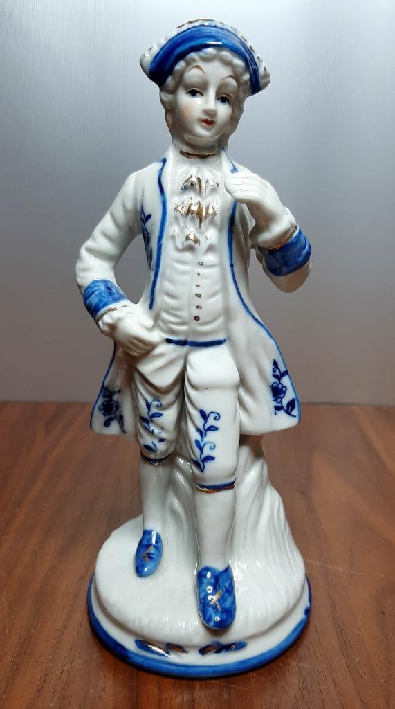 Vintage porselein beeldje met een mannenfiguur. 19,8 cm. H., Verzamelen, Beelden en Beeldjes, Gebruikt, Mens, Ophalen of Verzenden