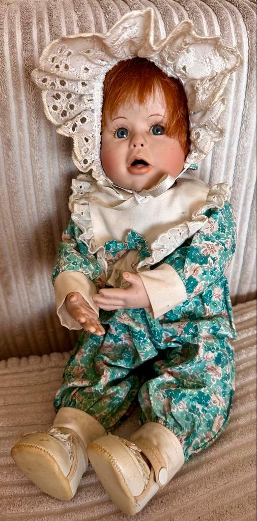 Peek a Boo Becky Porseleinen Pop - Handbeschilderd, Antiek en Kunst, Antiek | Speelgoed, Ophalen of Verzenden