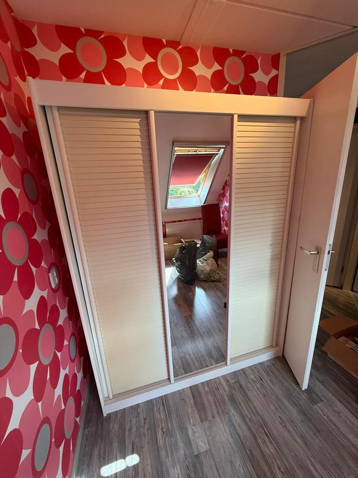 Kledingkast met schuifdeuren en spiegel, Huis en Inrichting, Kasten | Kledingkasten, Zo goed als nieuw, 200 cm of meer, 50 tot 75 cm
