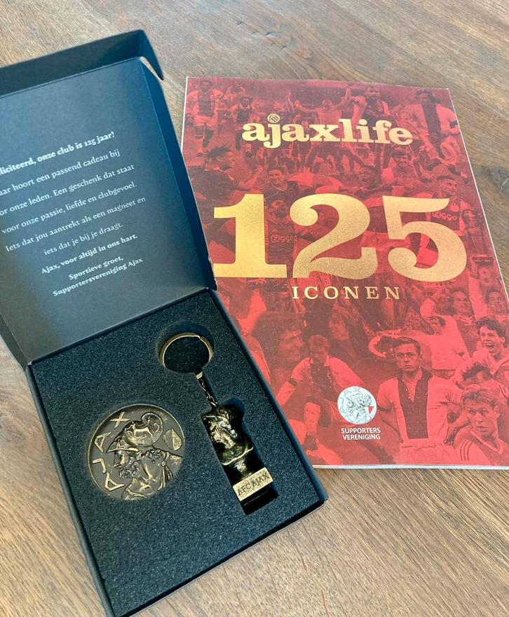 Ajax 125 jaar: special, munt en sleutelhanger COLLECTABLE, Verzamelen, Sportartikelen en Voetbal, Nieuw, Beeldje of Poppetje, Ajax