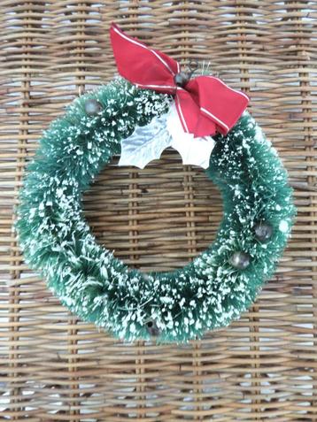 Oud vintage borstelkransje beschikbaar voor biedingen