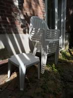 6 x witte grosfillex tuinstoel & bijzettafeltje/voetenbankje, Tuin en Terras, Tuinstoelen, Ophalen, Zo goed als nieuw, Kunststof