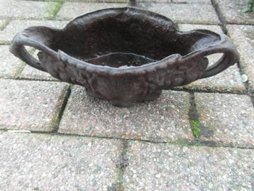 4 ANTIEK GIETIJZEREN BLOEMPOTTEN VERMOEDELIJK FRANS. beschikbaar voor biedingen