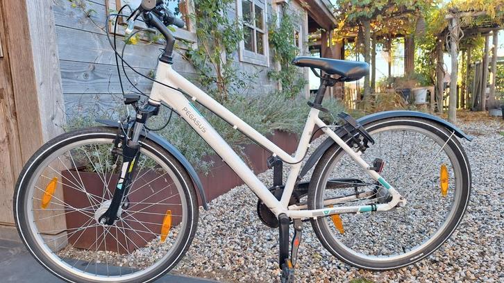 Meisjesfiets pegasus wit sportief, Fietsen en Brommers, Fietsen | Meisjes, Zo goed als nieuw, 26 inch of meer, Versnellingen, Ophalen of Verzenden