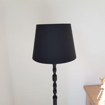 zwarte lampenkap beschikbaar voor biedingen