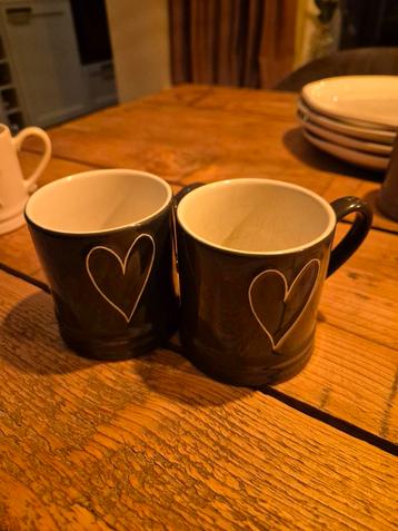 2 Donkergrijze Bastion Collections Mokken met Hart beschikbaar voor biedingen
