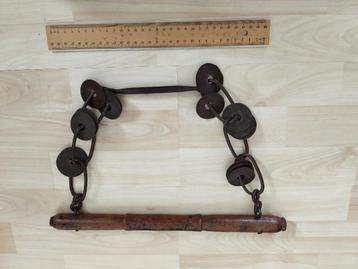 Bijzondere, antieke Indonesische tamboerijn. beschikbaar voor biedingen