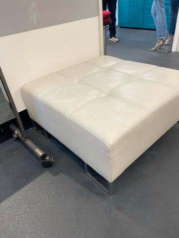 Witte Poef / Bank beschikbaar voor biedingen