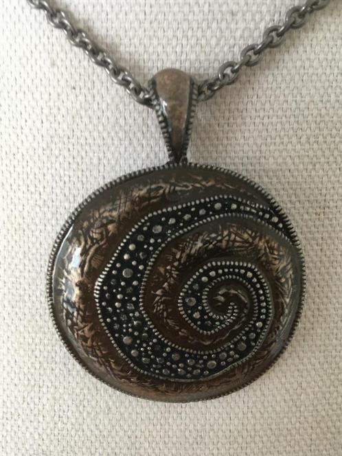 Coldwater Creek bruine ronde hanger aan ketting, Sieraden, Tassen en Uiterlijk, Kettingen, Nieuw, Overige materialen, Zilver, Met hanger