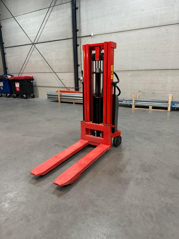 Logitrans Elektrische stapelaar 2.45m 1000 Kg., Zakelijke goederen, Machines en Bouw | Heftrucks en Intern transport, Ophalen of Verzenden