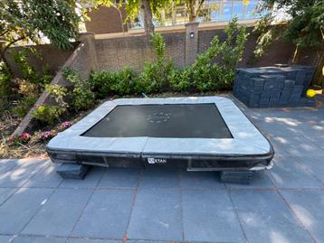 Trampoline beschikbaar voor biedingen