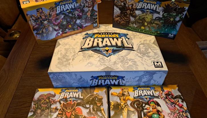 Super fantasy Brawl kickstarter editie met alle expansies, Hobby en Vrije tijd, Gezelschapsspellen | Bordspellen, Zo goed als nieuw