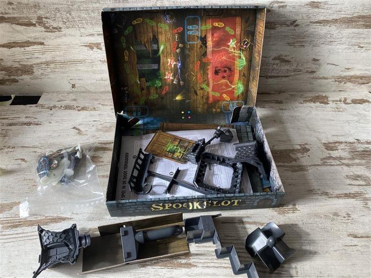 Spookslot nieuwe versie 999 games [s243], Hobby en Vrije tijd, Gezelschapsspellen | Bordspellen, Zo goed als nieuw, Ophalen of Verzenden