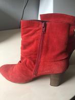 Rode leren, suede laarsjes, Kleding | Dames, Schoenen, Ophalen of Verzenden, Zo goed als nieuw, Rood