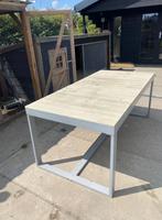 Eettafel buiten. Grijs staal met licht geel blad, Huis en Inrichting, Tafels | Eettafels, Ophalen, Gebruikt, 100 tot 150 cm, Vier personen